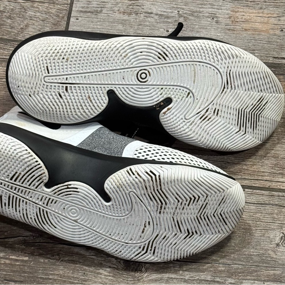 Nikes - Picture 7 of 8